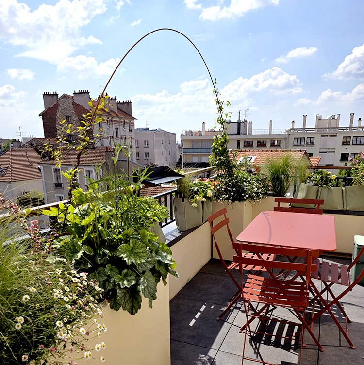 Erell et Rozanne Mini terrasse bacs, plantes et Ollas