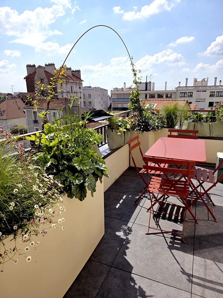 Erell et Rozanne Mini terrasse bacs, plantes et Ollas