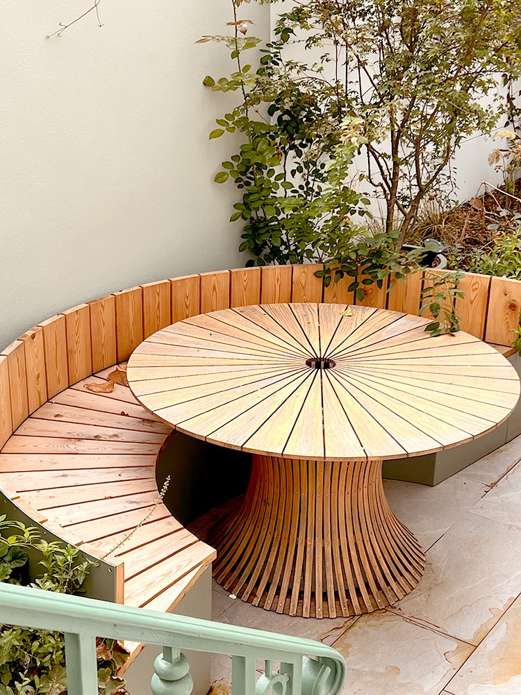 Arabesques - terrasse végétalisée avec bancs alu sur mesure
