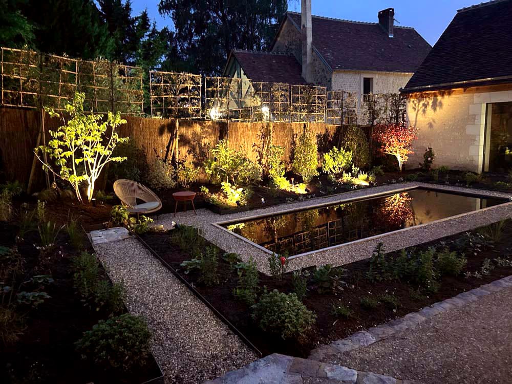 Miroir d'eau fleuri dans le Perche
